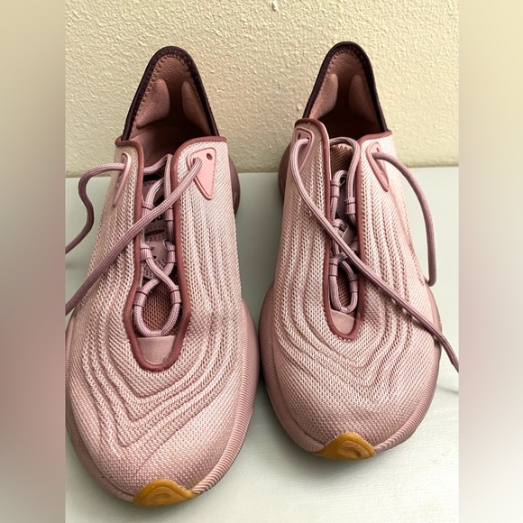 Adidas Stylish Pink Sneakers . Looks like new! Very beautiful. - Picture 2 of 7